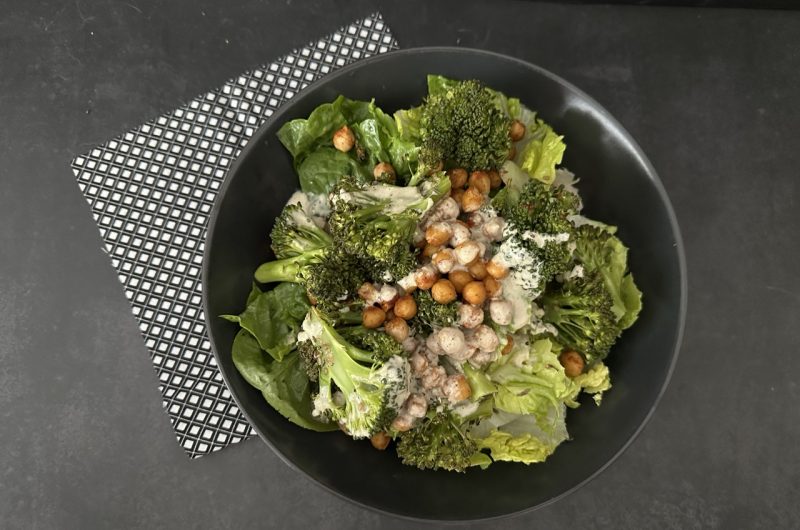 Brokkoli-Kichererbsen Salat